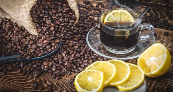 ترکیب لیمو و قهوه و آب جوش | خوردن قهوه با لیمو ترش ناشتا | زمان مصرف قهوه و لیمو برای لاغری