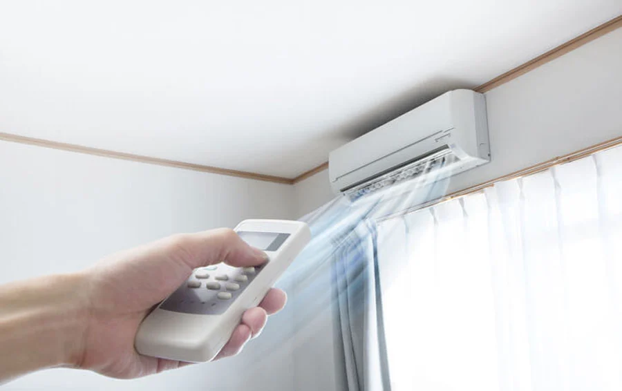 How does the air conditioner heating system work?